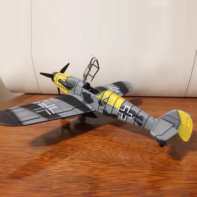 Mô hình máy bay chiến đấu Đức BF109 tỉ lệ 1 / 48