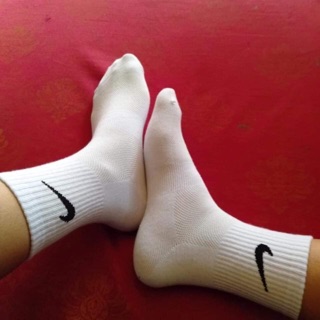 Tất trắng đá bóng