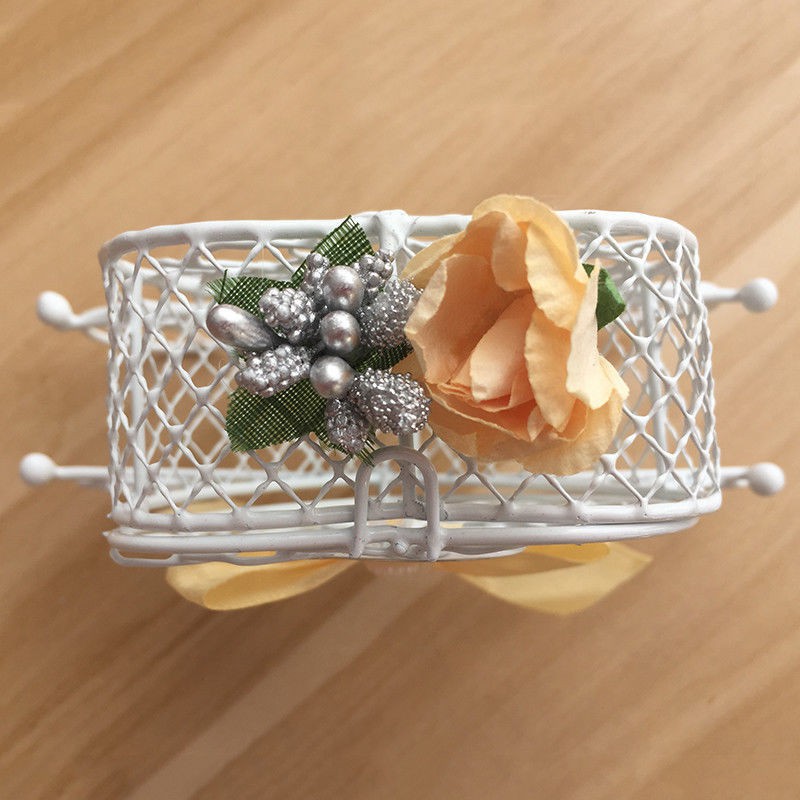 Hộp phụ kiện trang trí đựng kẹo socola cỗ xe lọ lem