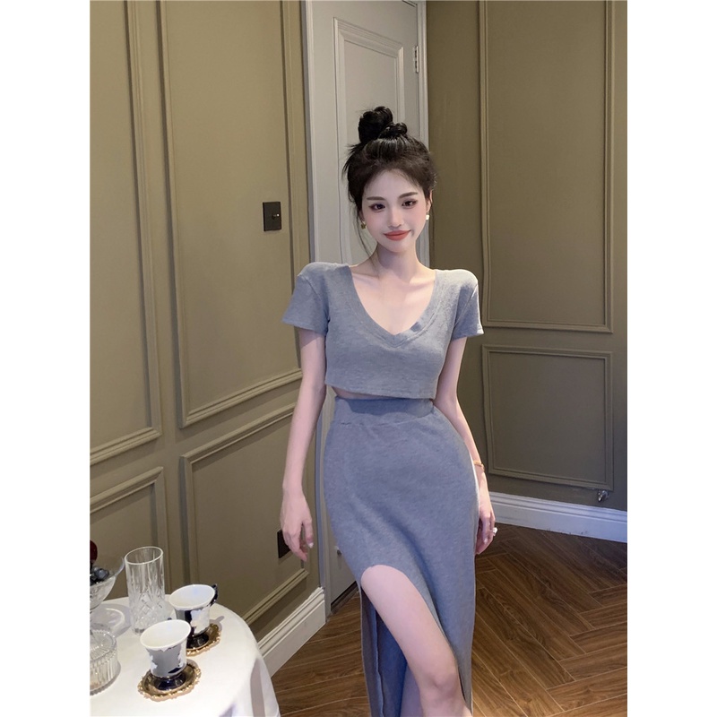 Bộ Áo Ngắn Tay Cổ Chữ V + Chân Váy Xẻ Tà Xinh Xắn Theo Phong Cách