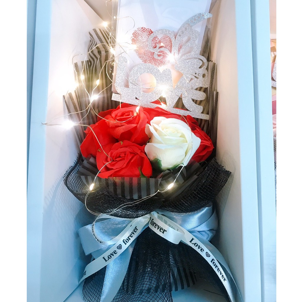 [QUÀ TẶNG 8/3] Hộp 9 hoa hồng sáp có đèn LED tag chữ LOVE cao cấp Ánh Sao ( tặng kèm túi xách)