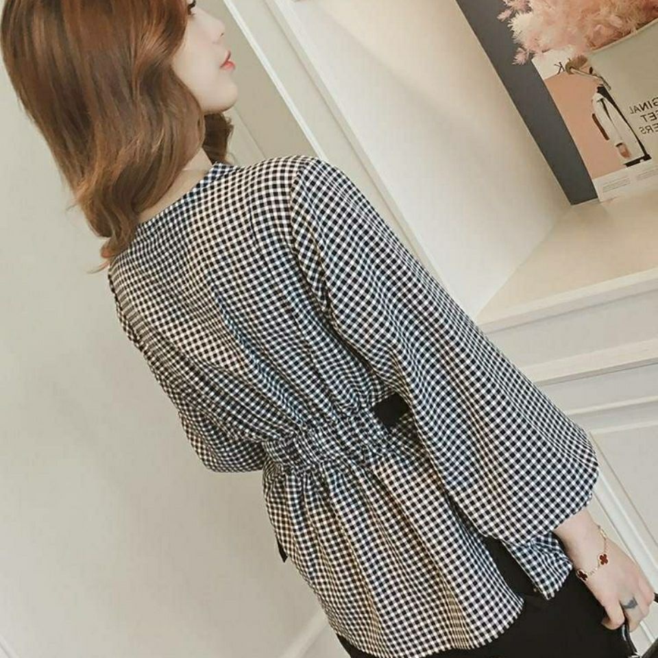 2022 Spring and Autumn wear new cotton and hemp plaid shirt women's Korean version V-collar waist blouse lantern nine-minute sleeve lining trend