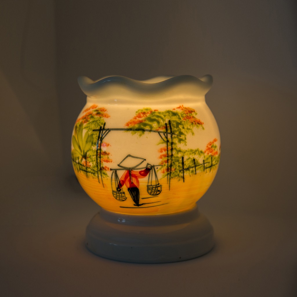 Đèn xông tinh dầu gốm sứ thấu quang thương hiệu HEIWA kích thước 11x13cm đuổi muỗi thơm phòng