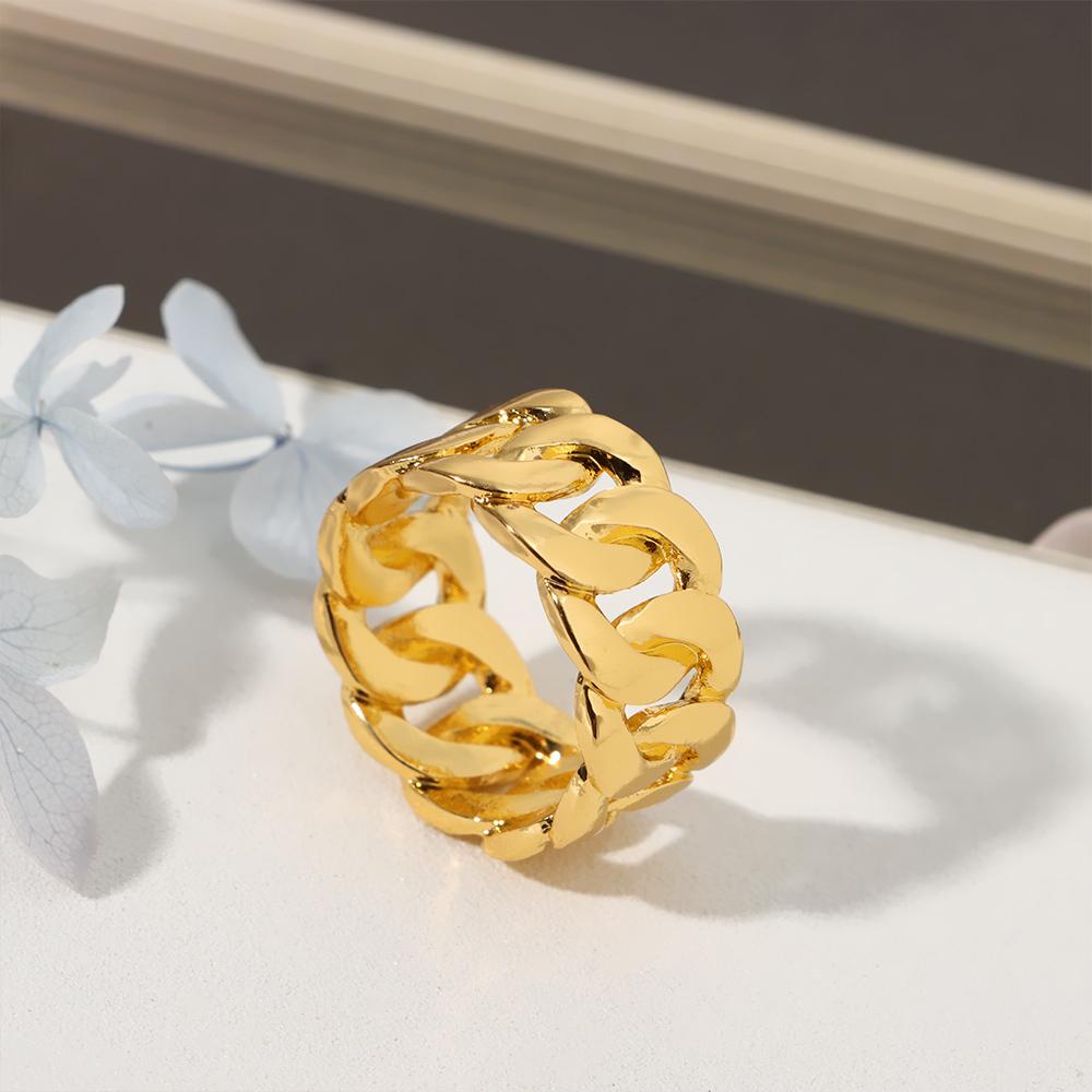 Nhẫn Cưới Thời Trang Sang Trọng Quý Phái