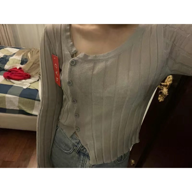 Áo cardigan croptop len màu xám phong cách nữ tính mong manh