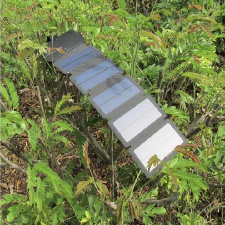 Du lịch luôn đầy năng lượng với pin sạc năng lương mặt trời 5 tấm