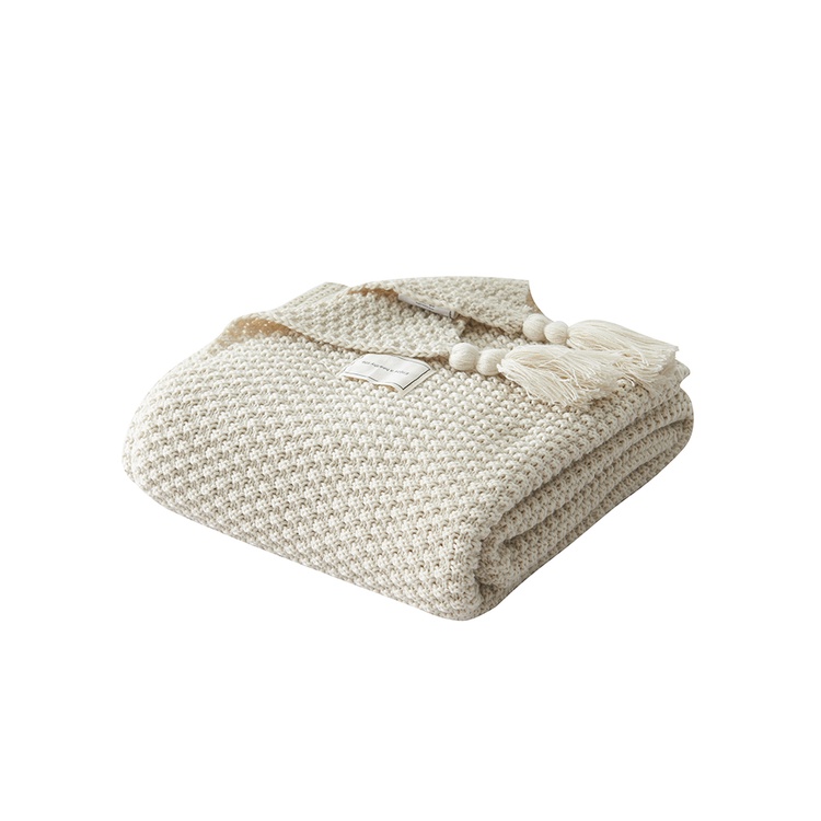 Chăn len phối tua rua phong cách Bắc Âu cho nhân viên văn phòng