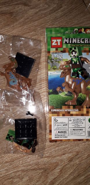 Lắp ráp 1 hộp LegoMineCraft 0870