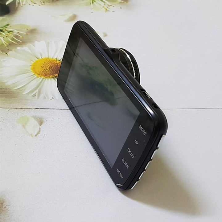 Camera hành trình Full HD + camera sau