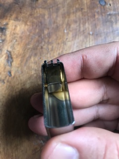 Bản lề trên, dưới Zippo