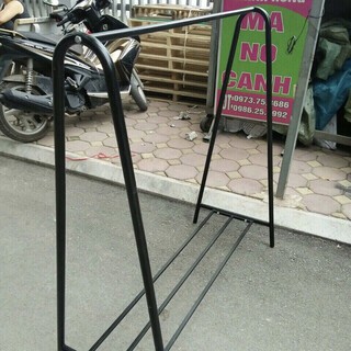 Giá treo chữ A, giá treo quần áo, hàng đẹp sơn tĩnh điện. Chất sắt chắc chắn, kiểu dáng gọn tiện dụng. Dài 1m2 và 1m5