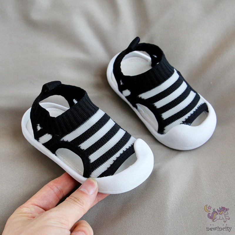 Giày chống trượt thiết kế sọc đáng yêu thời trang cho bé