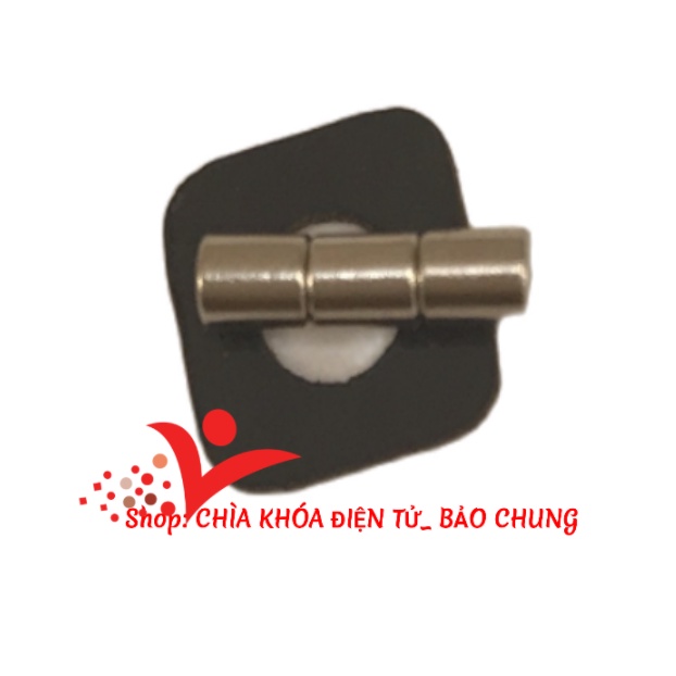 Bộ 3 viên từ kèm nắp đậy lắp cho chìa khóa xe máy để mở nắp từ ổ khóa xe máy.