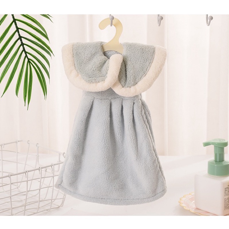 Khăn lau tay hình chiếc váy cute vải mịn kèm móc treo hình móc áo