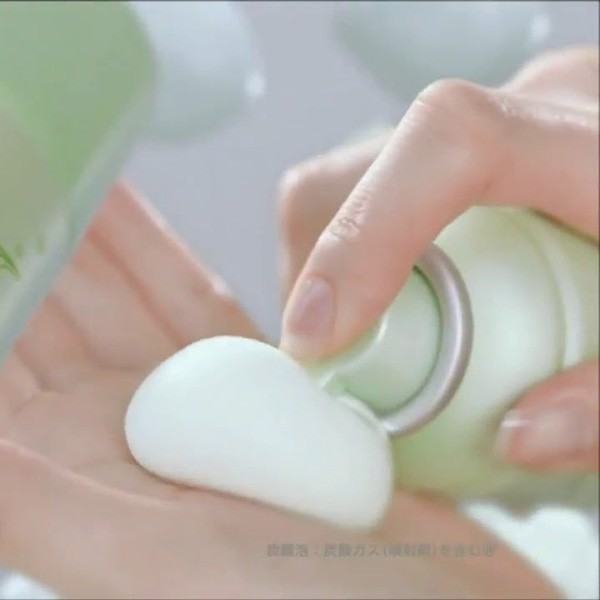 Sữa rửa mặt trà xanh tạo bọt Rohto Nhật 150g