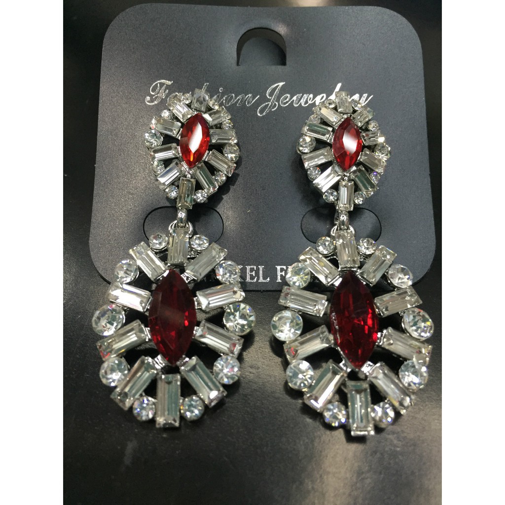 Hoa tai ovan hạt đỏ