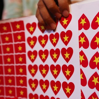 Com bo 5 cái Tem dán Quốc Kì Việt Nam/ sticker hình chữ nhật/trái tim