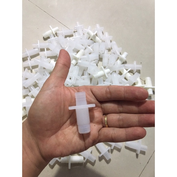 Đầu nối ren trong vòi máy nước nóng lạnh