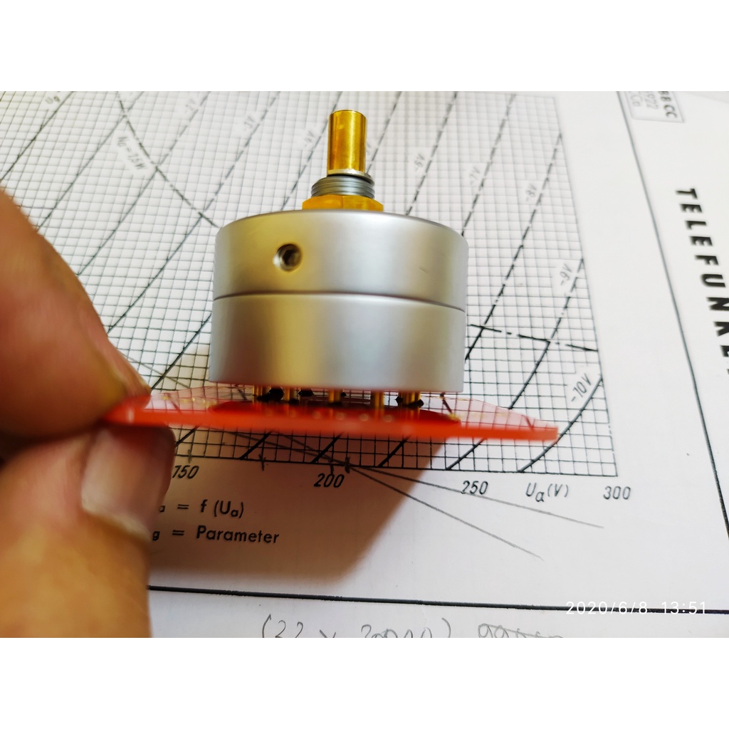 Selector chuyển kênh 3 bước EIZZ