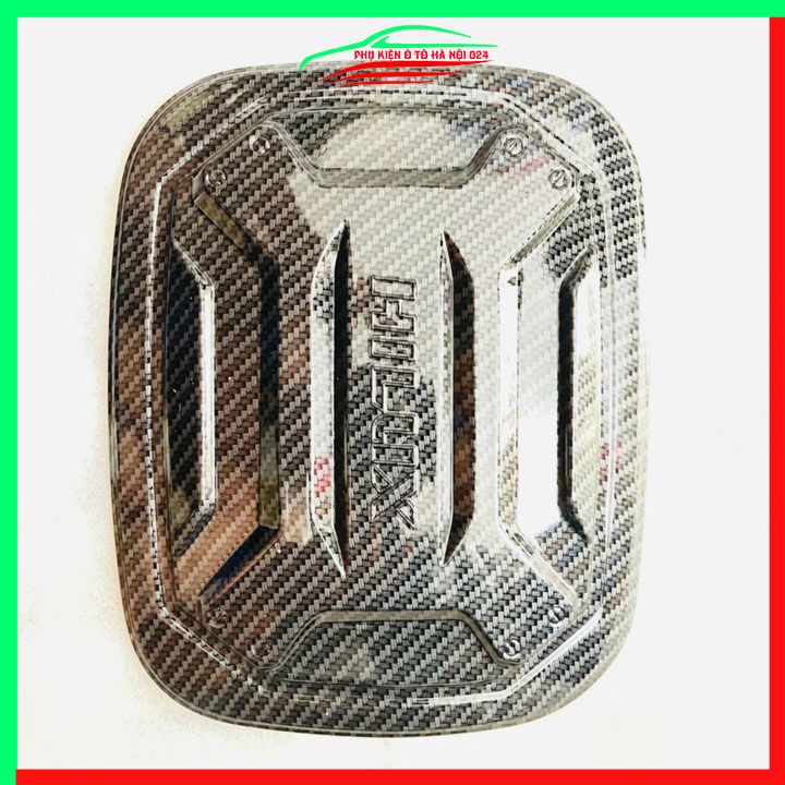 Ốp nắp xăng Hilux 2016-2024 vân cacbon bảo vệ chống trầy trang trí ô tô