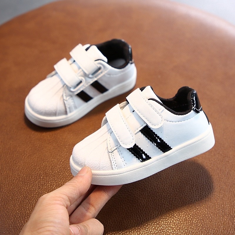 Giày thể thao sọc đen bé trai/bé gái (21-25)