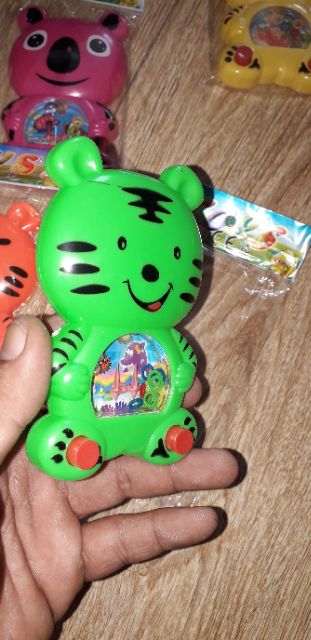Chiếc máy bấm nước bằng nhựa rất đẹp