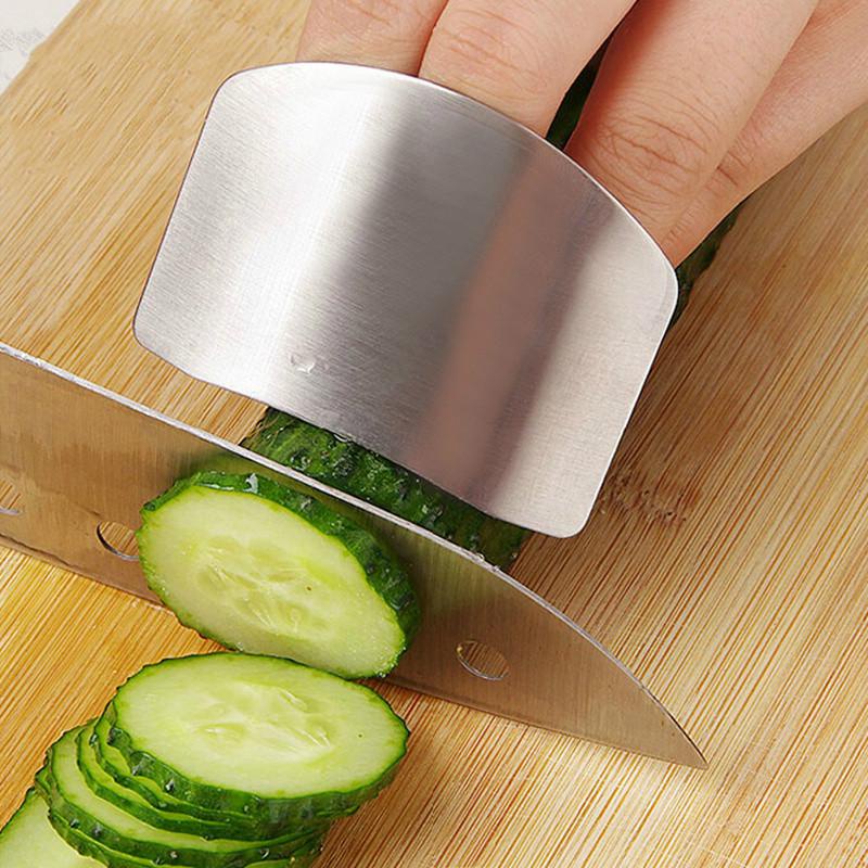 1 Dụng Cụ Bảo Vệ Ngón Tay Bằng Thép Không Gỉ Khi Cắt Thức Ăn