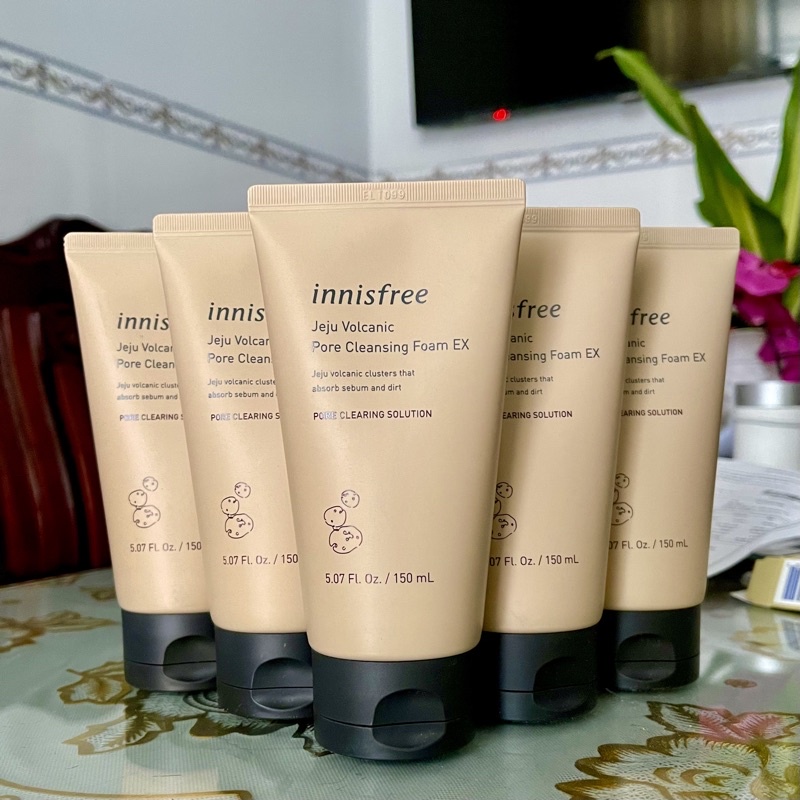 Sữa rửa mặt se khít lỗ chân lông innisfree Volcanic Pore Cleansing Foam Ex 150ml