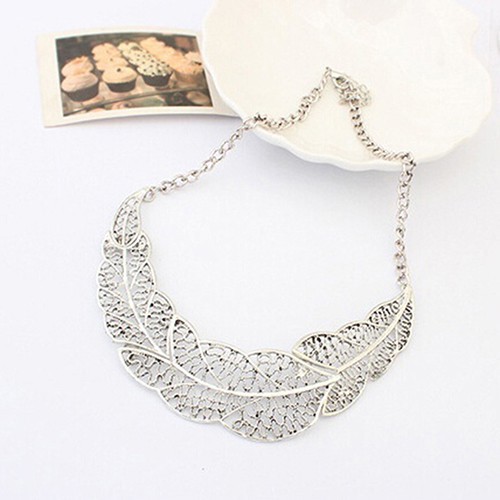 Dây chuyền kiểu dân tộc có mặt hình gân lá cá tính