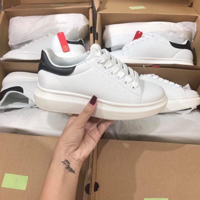 Giày sneaker độn đế