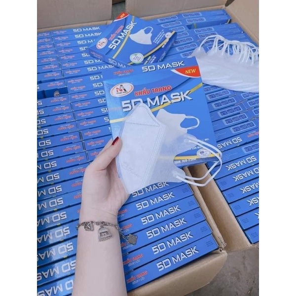 Khẩu trang 5D Màu Trắng Famapro thuộc công ty Nam Anh hộp 10 chiếc dày 3 lớp vải không dệt