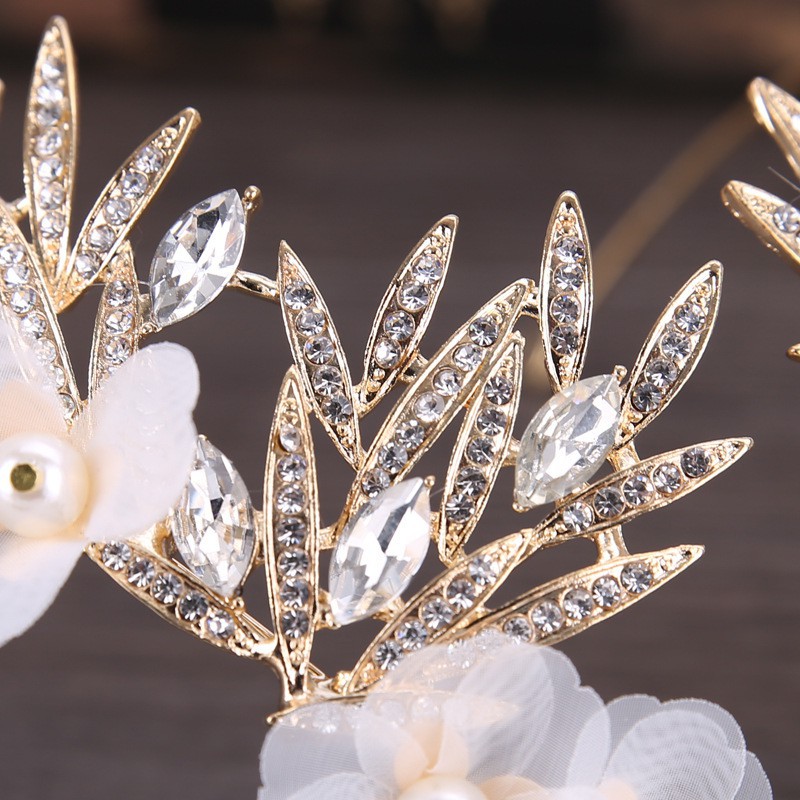 Cài tóc thiết kế sang trọng ấn tượng cho cô dâu