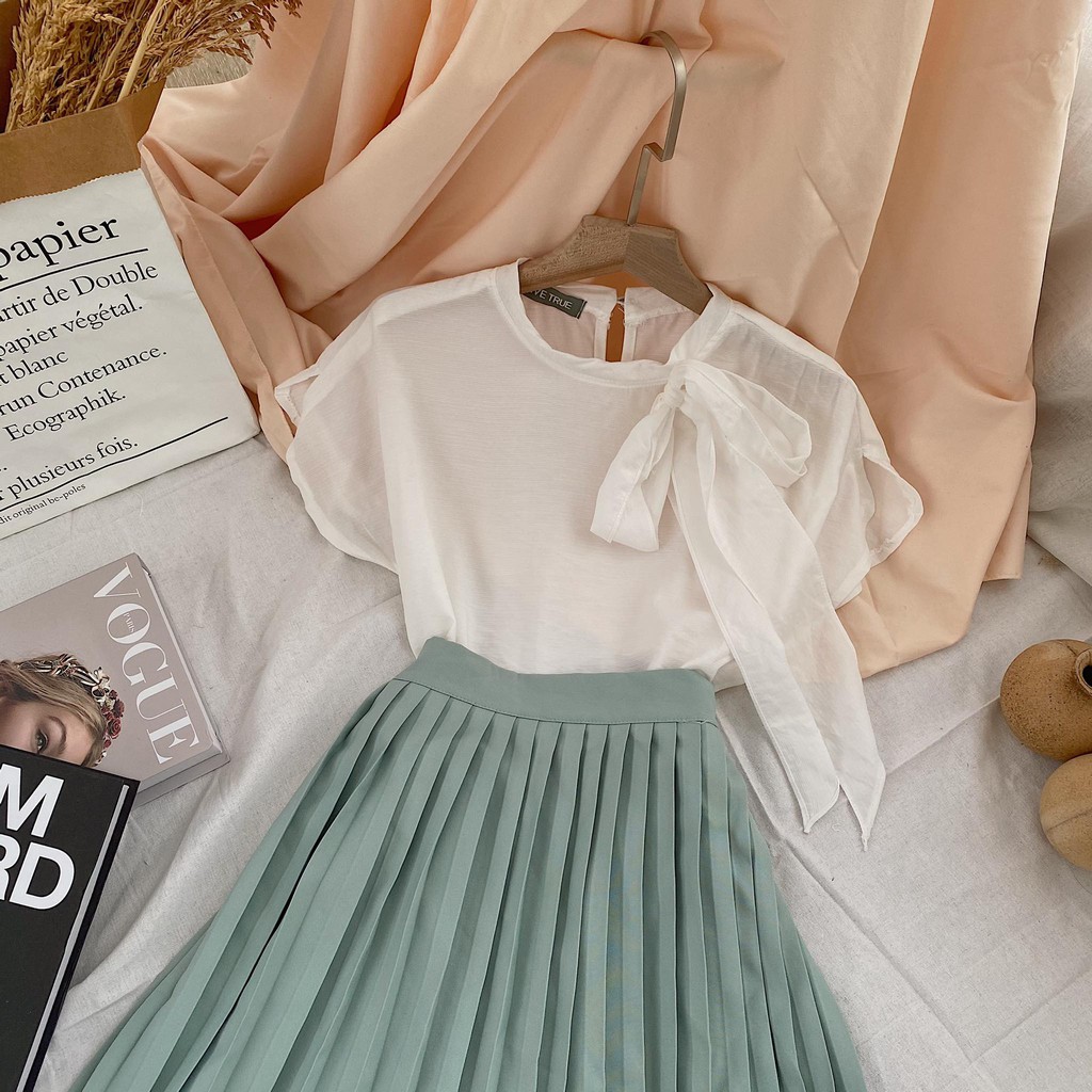 SET ÁO VOAN TRẮNG NƠ CỔ + CHÂN VÁY XANH XẾP LY | BigBuy360 - bigbuy360.vn