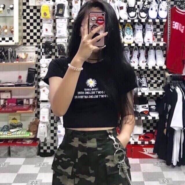 Áo thun cổ tròn ,áo thun CROPTOP thêu cúc tay ngắn