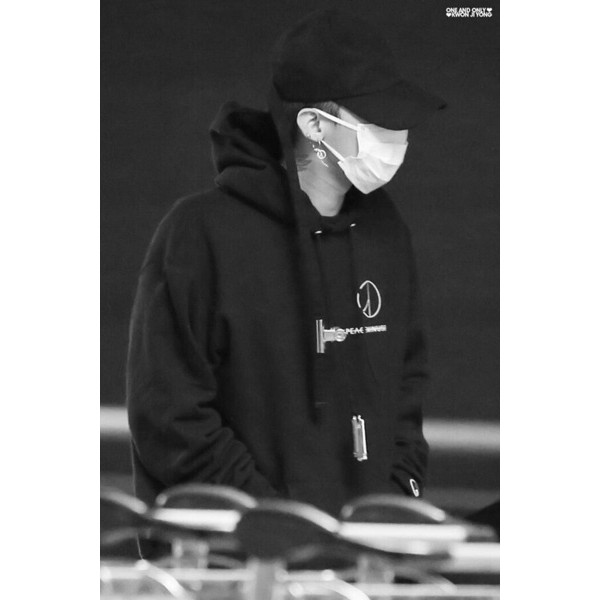 Áo hoodie có mũ PEACEMINUSONE logo coup giống GDRAGON