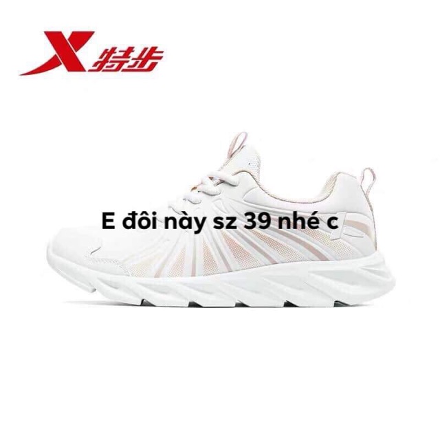 Com bo giày và áo