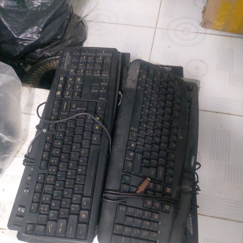Bàn phím máy tính cũ hư bàn phím nhiều hãng ae về nguyên cứu - Bàn phím có dây