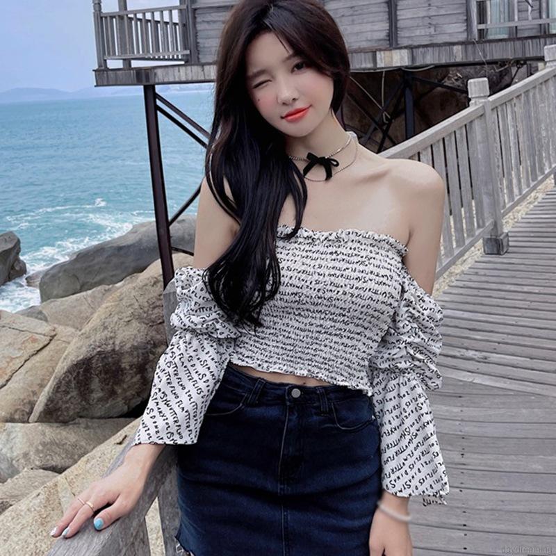 Áo Kiểu Trễ Vai Tay Loe Hoạ Tiết In Chữ Cho Nữ