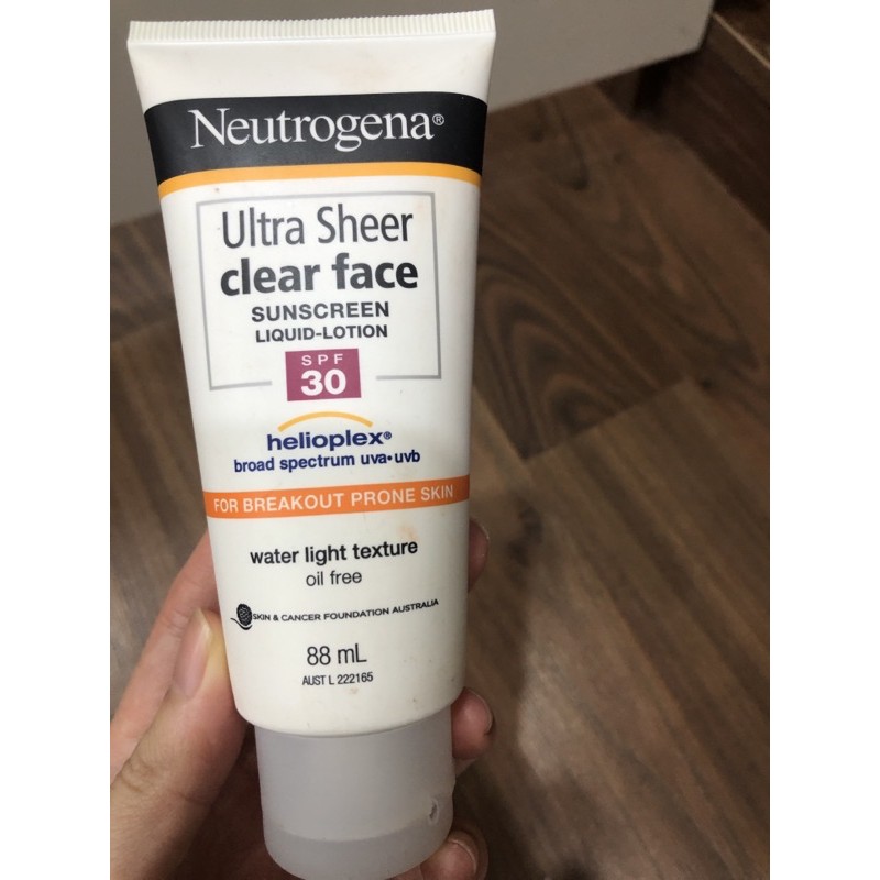 Kem chống nắng Neutrogena Clear Face