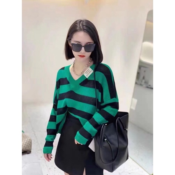 G37. 12318. ÁO LEN KẺ SỌC CỔ TIM HOT HIT