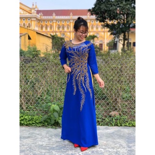 Áo dài các cô các bà mẹ giúp các bà các cô thêm xinh đẹp lộng lẫy.