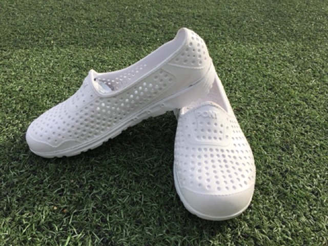 Giày nhựa cho nữ