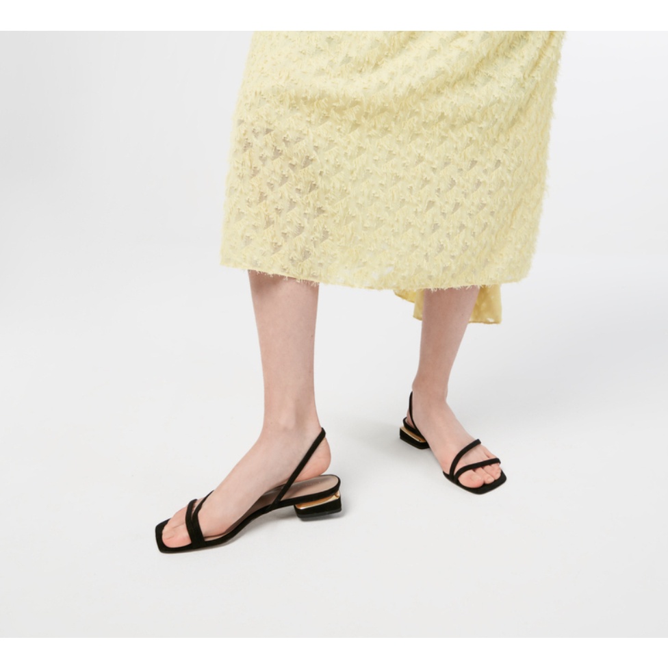 Sandal nữ CNK đế thấp màu đen CK1-70900185