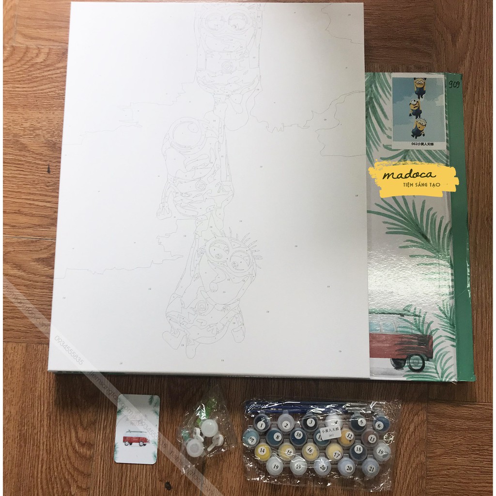 Tranh tô màu số hóa Madoca có khung 40x50cm Minion bắc thang T909