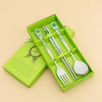 SET 3 Món ( Muỗng + Đũa + Thìa ) Inox Họa Tiết Nhiều Màu Kèm Hộp Giấy