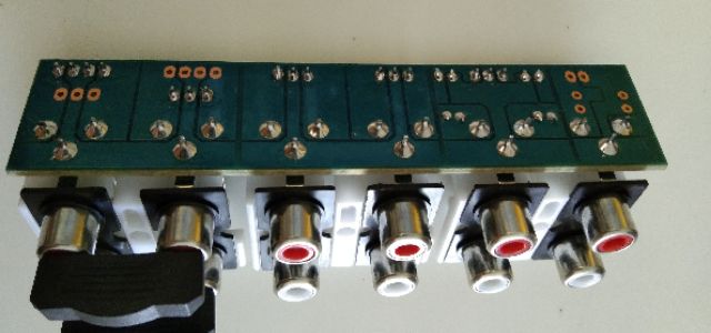 Bo av Amply là bo cắm tín hiệu đầu vào từ điện thoại hoặc tivi