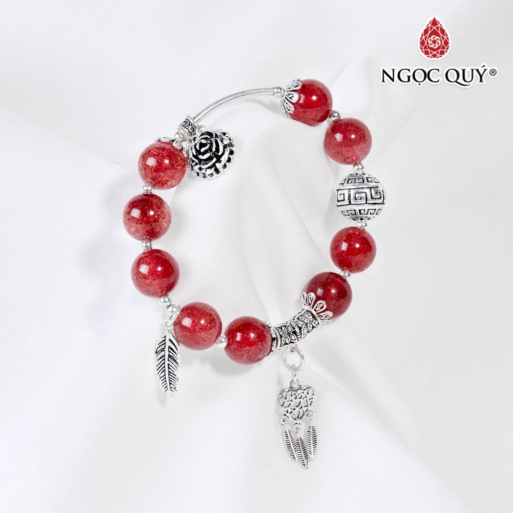 Vòng tay TA dâu phối charm hoa bạc - Ngọc Quý