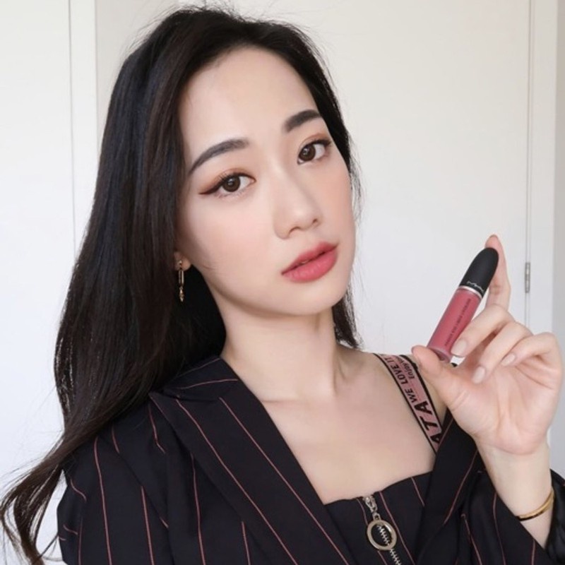 SON KEM LÌ MAC POWDER KISS LIQUID LIP COLOUR 988 A LITTLE CHÍNH HÃNG - 8881