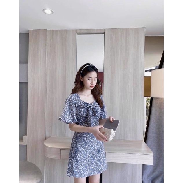 Đầm hoa nhí xanh cổ nơ