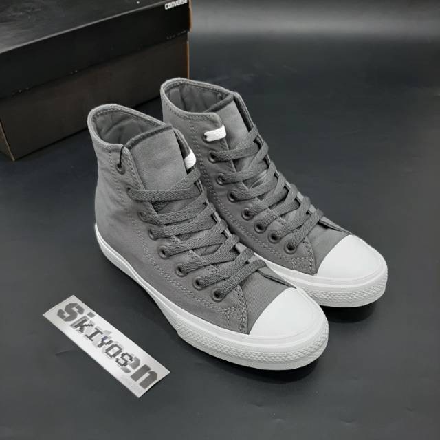 Giày Converse Chuck Taylor 2 Màu Xám Trẻ Trung Năng Động